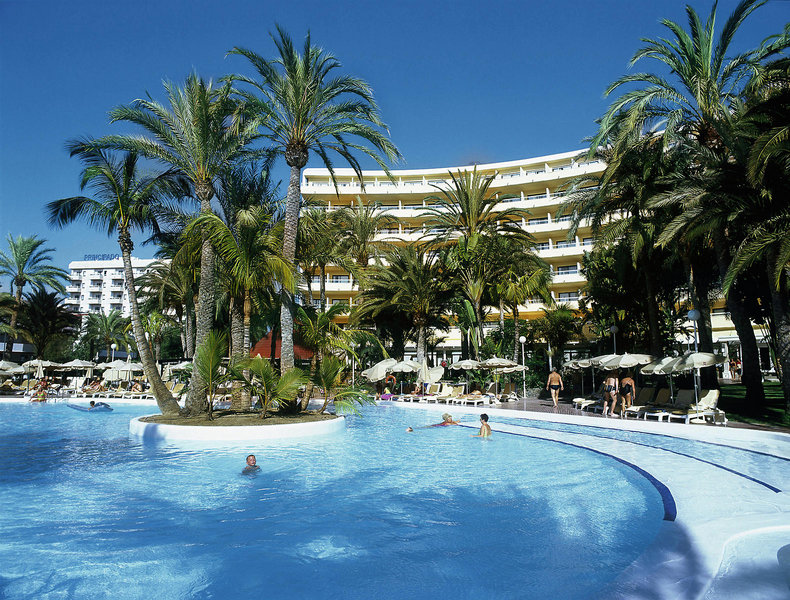 Pool auf Gran Canaria mit Palmen