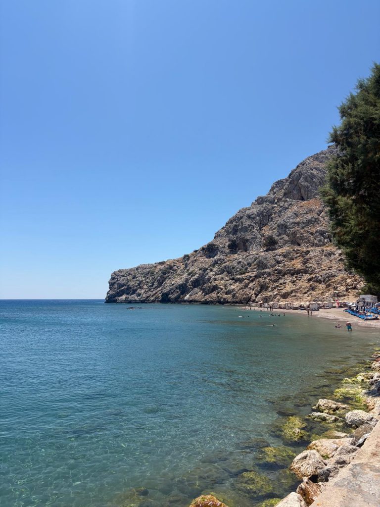 Schöne Bucht mit blauem Himmel beim allsun Irene Palace
